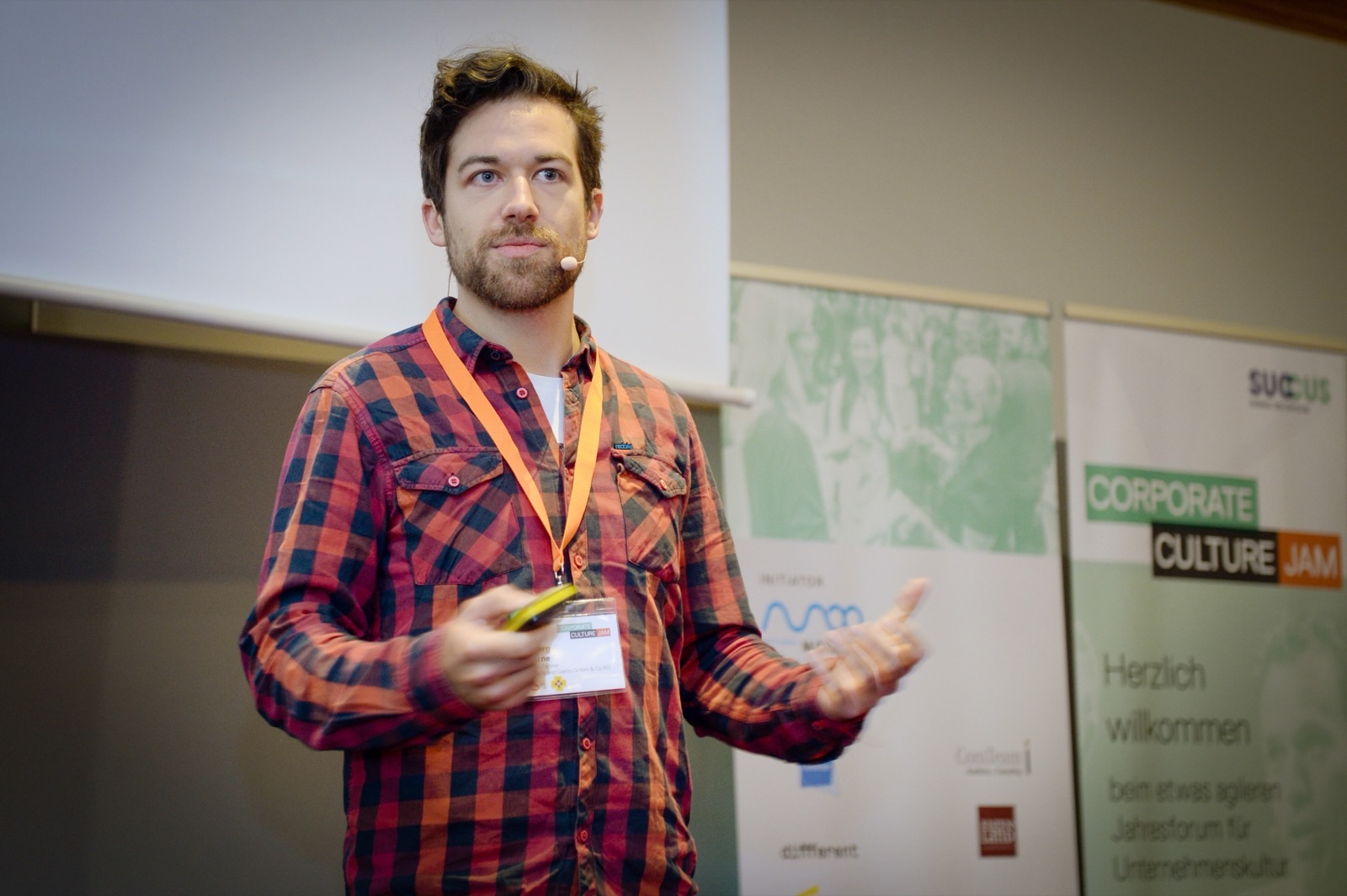 Georg Tarne speaking on stage at Corporate Culture Jam